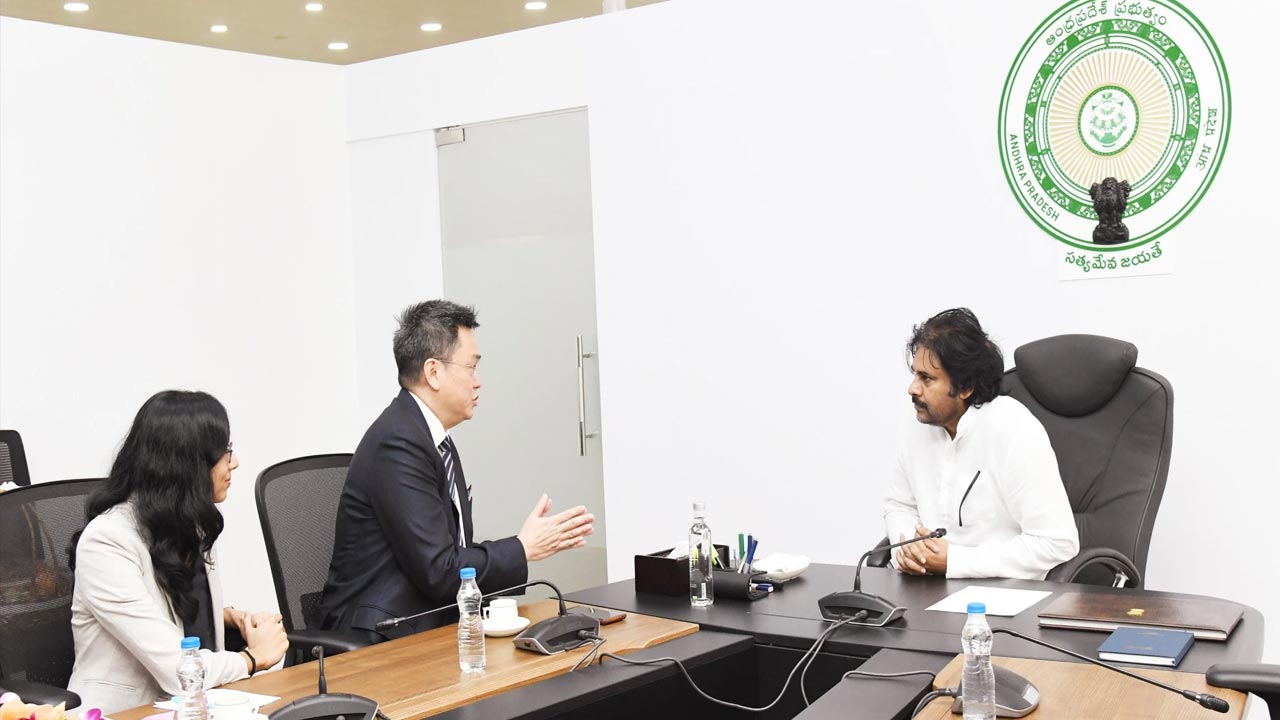 Pawan Kalyan: సింగపూర్ దౌత్యాధికారులతో డిప్యూటీ సీఎం సమావేశం..