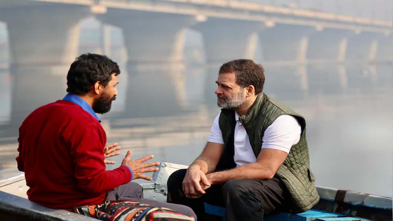 Rahul Gandhi: యమునా నీళ్లపై వివాదం.. బోటు షికారు చేసిన రాహుల్‌గాంధీ
