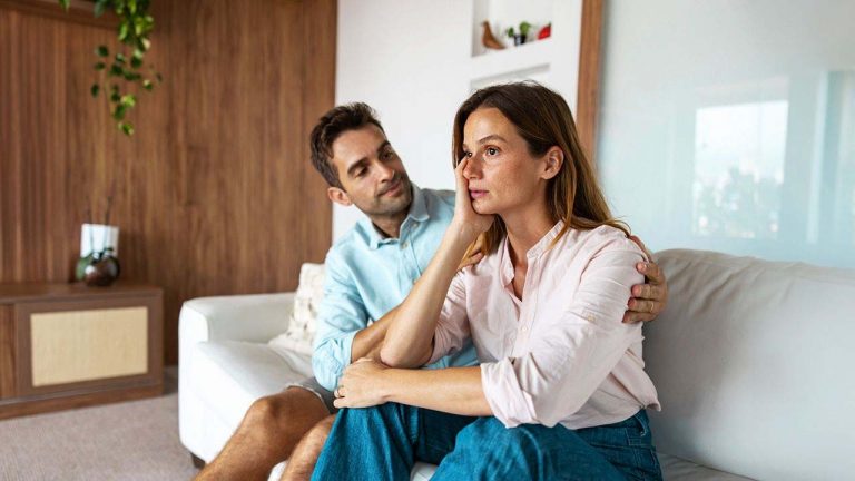 Relationship Tips: ఈ పనులు ఆడవాళ్లకు అస్సలు నచ్చవు?.. మీ భార్య ముందు ఇవి చేయకండి..