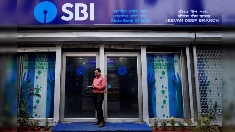 SBI: ఎస్‌బీఐ క్లర్క్ రిక్రూట్‌మెంట్‌.. దరఖాస్తుకు చివరి తేదీ రేపే..!