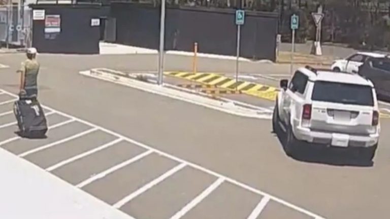 Viral Video: సామ్‌తో సెల్ఫీ కోసం లగెత్తాడు.. కారు హ్యాండ్‌ బ్రేక్ వేయడం మరిచిపోయాడు!