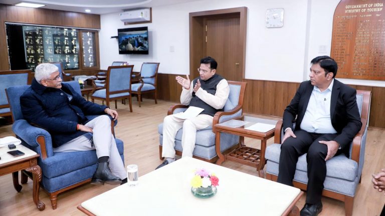 Shridhar Babu: కాళేశ్వర ముక్తేశ్వర దేవాలయాభివృద్ధికి సహకరించండి.. కేంద్రమంత్రికి వినతి