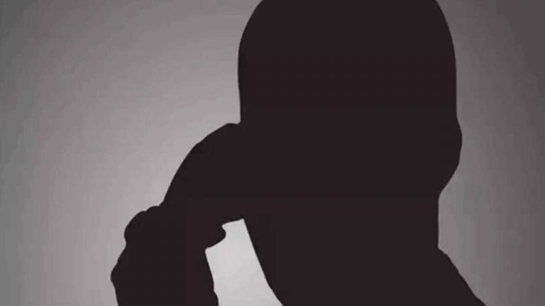 Threatening calls: మహిళా తహసీల్దార్‌కు బెదిరింపు కాల్స్‌.. మేం వస్తున్నాం.. బయటకు రండి..!