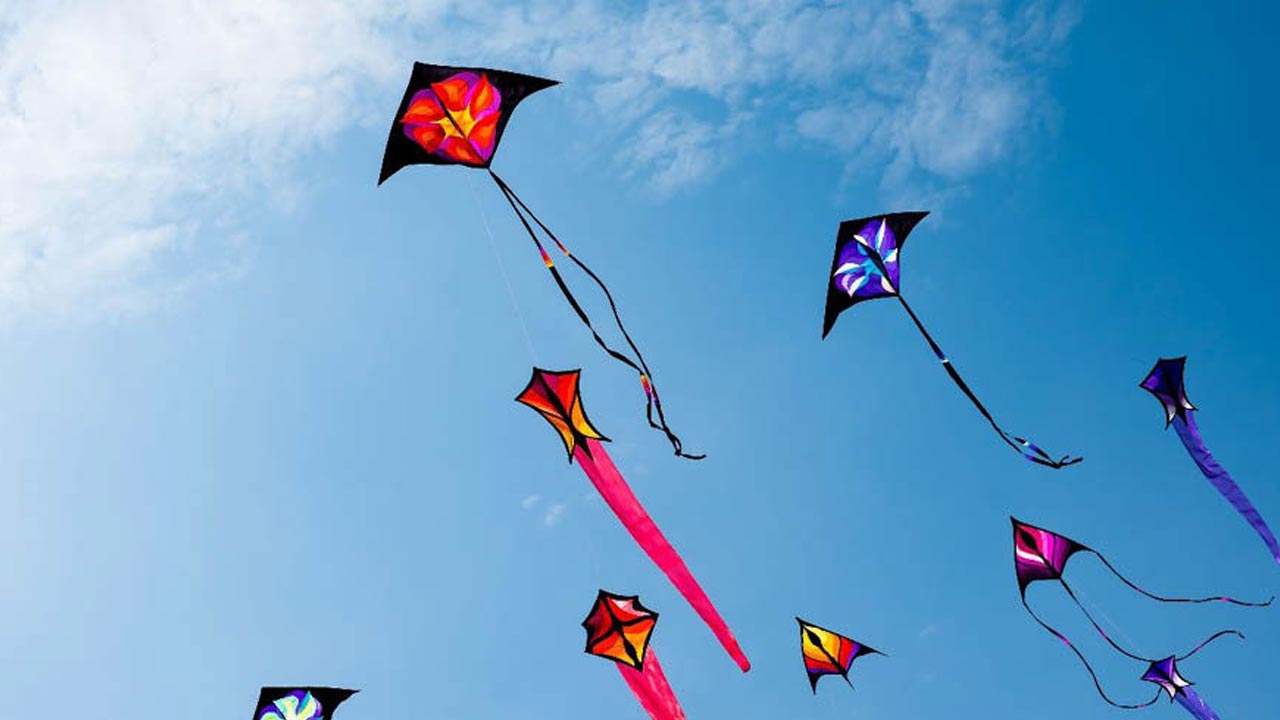 Chittoor: సంక్రాంతి వేళ తీవ్ర విషాదం.. ఇద్దరి ప్రాణాలు తీసిన గాలిపటం ఎగరవేత