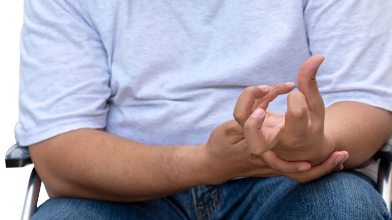 Paralysis: పక్షవాతం రావడానికి ముందు కనిపించే ముఖ్య లక్షణాలు