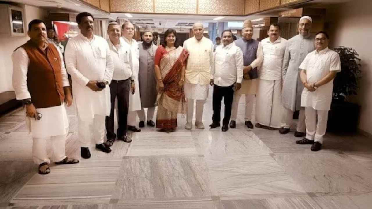 Waqf Bill: వక్ఫ్ బిల్లుకు జేపీసీ ఆమోదం.. ప్రతిపక్షాలకు షాక్..