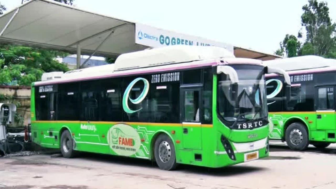 Ponnam Prabhakar: ఆర్టీసీ ప్రజలది.. కాపాడుకొని ముందుకు తీసుకుపోవాలి