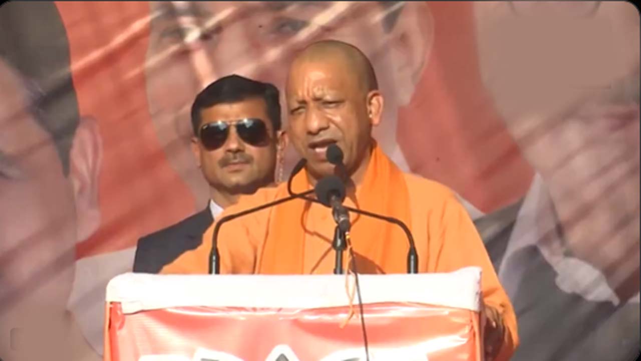 Yogi Adityanath: కేజ్రీవాల్, ఆప్ మంత్రులు యమునాలో స్నానం చేయగలరా? యూపీ సీఎం సవాల్