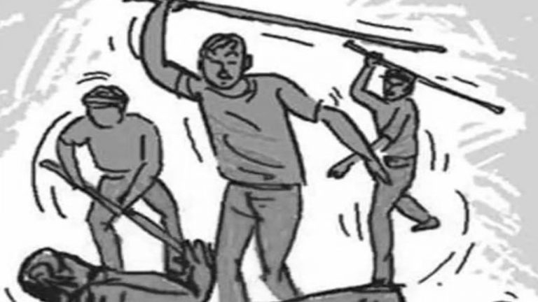 Adilabad: ప్రభుత్వ వసతి గృహంలో మందు బాబుల వీరంగం.. విద్యార్థులతో ఘర్షణ