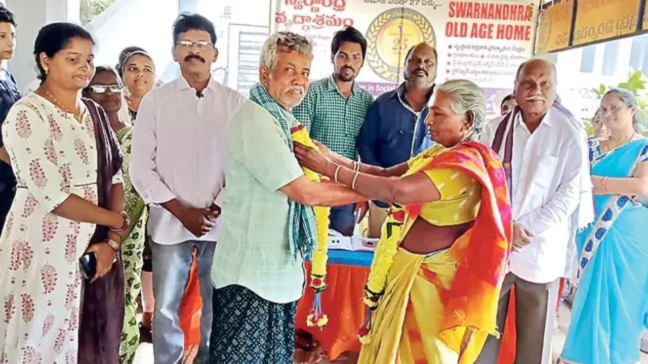 Rajamahendravaram: ఏపీలో అరుదైన వివాహం.. వధువుకు 68.. వరుడికి 64