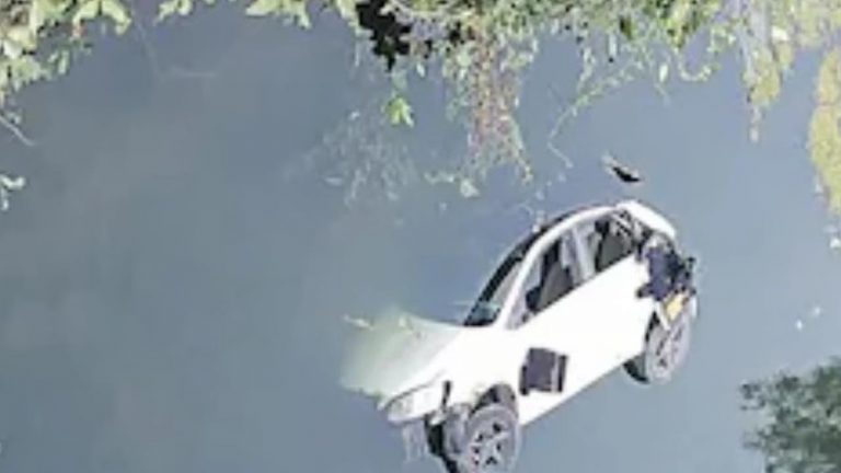 Bhopal Accident: కారు నడుపుతూ రీల్స్‌ చూసిన డ్రైవర్‌.. కాలువలో పడి ఇద్దరు మృతి