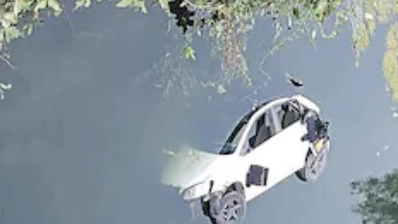 Bhopal Accident: కారు నడుపుతూ రీల్స్‌ చూసిన డ్రైవర్‌.. కాలువలో పడి ఇద్దరు మృతి