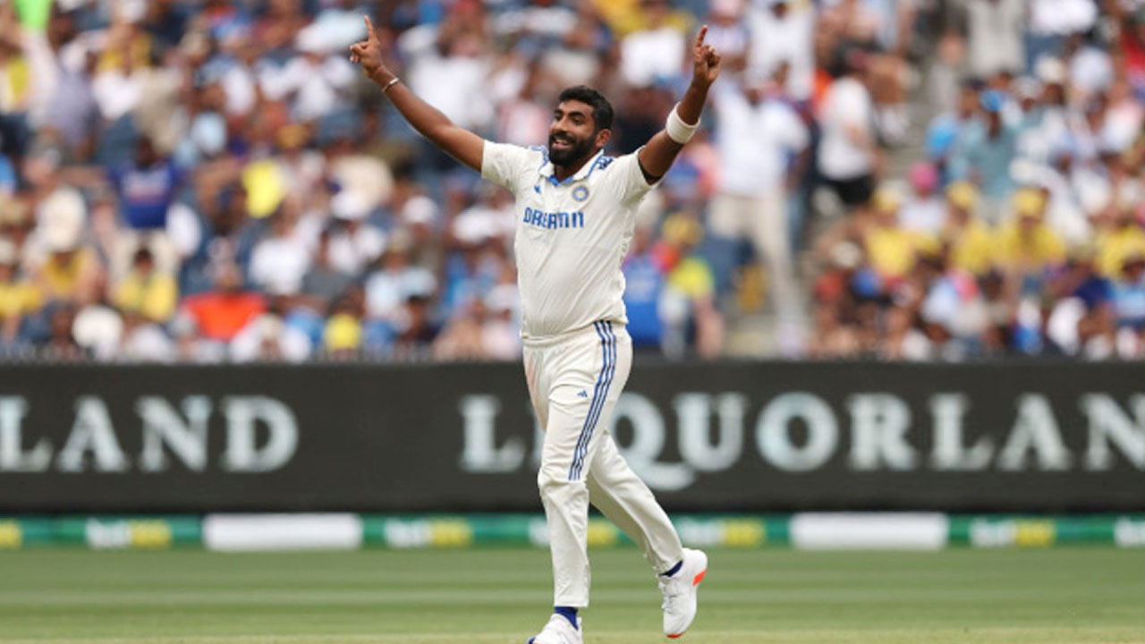 Jasprit Bumrah: దిగ్గజాలను వెనక్కినెట్టి.. ఐసీసీ క్రికెటర్ ఆఫ్ ద ఇయర్‌గా బుమ్రా అరుదైన రికార్డ్