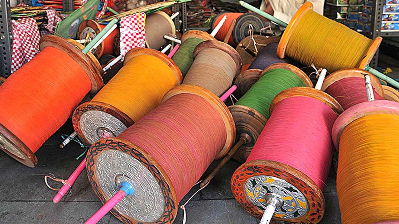 China Manja : పాతబస్తీలో భారీగా చైనా మాంజా పట్టివేత