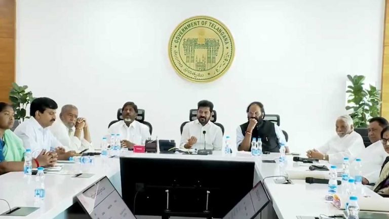 CM Revanth Reddy : ఇంటింటి సమగ్ర సర్వే సక్సెస్​.. అధికారులు, ఉద్యోగులను అభినందించిన సీఎం