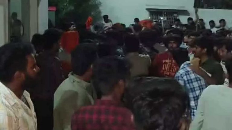 CMR Engneering College : గర్ల్స్‌ హాస్టల్‌ బాత్‌రూమ్‌లో వీడియోలు తీశారని విద్యార్థినుల ఆందోళన