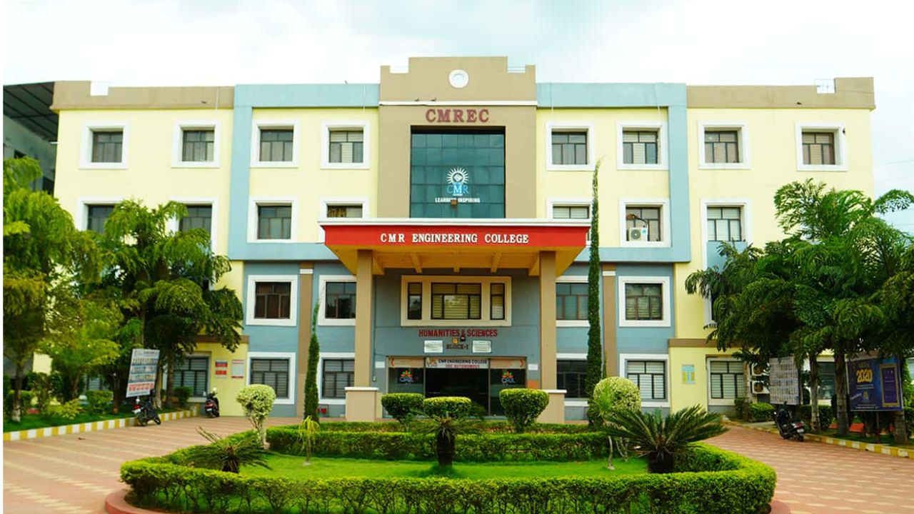 CMR Engineering College: సర్దుమణిగిన గర్ల్స్ హాస్టల్‌ వివాదం.. యాజమాన్యం ముందు స్టూడెంట్స్ డిమాండ్లు