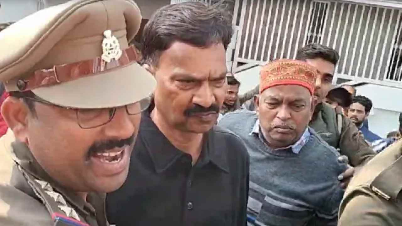 Rakesh Rathore: అత్యాచారం కేసులో కాంగ్రెస్ ఎంపీ అరెస్ట్..