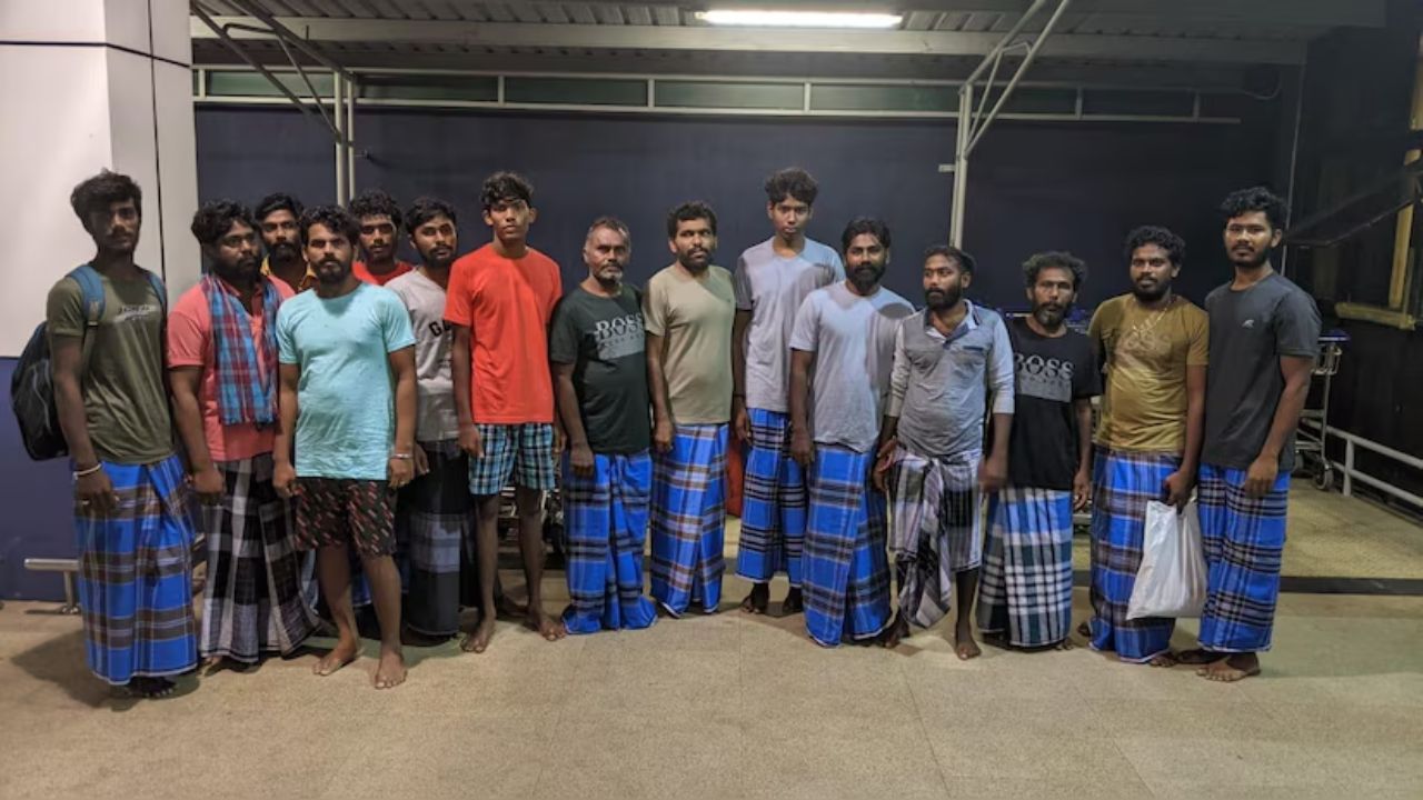 Fishermen Released: శ్రీలంక జైలు నుంచి విడుదలైన భారత మత్స్యకారులు