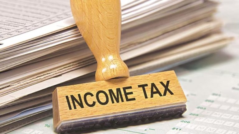 Income Tax: కూల్ డ్రింక్స్ వ్యాపారికి కోటి రూపాయల ఇన్‌కమ్‌ ట్యాక్స్‌.. షాపు చూసి అవాక్కైన అధికారులు!