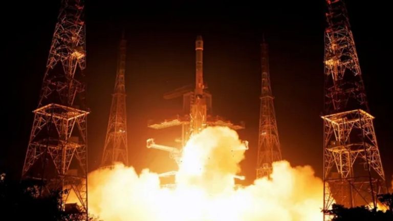 ISRO: చరిత్ర సృష్టించిన ఇస్రో.. 100వ మిషన్ విజయవంతం