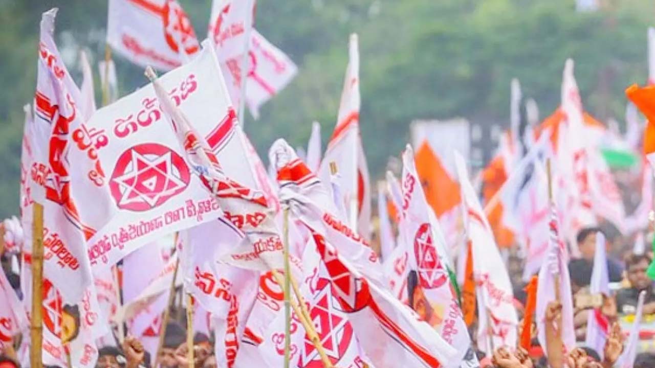 Janasena: వైసీపీ నుంచి జనసేనలో చేరికలు.. పార్టీ కండువా కప్పుకున్న పలువురు క్షేత్రస్ధాయి నాయకులు