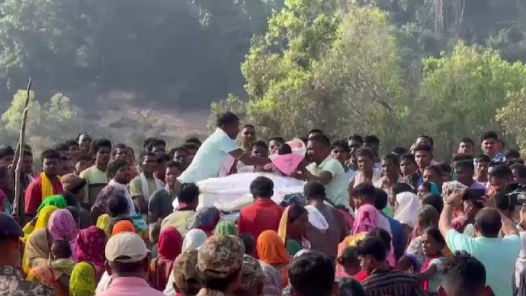 Viral News: జవాన్‌కు తుది వీడ్కోలు పలికిన రెండు నెలల కొడుకు.. కంటతడి పెట్టిస్తున్న వీడియో