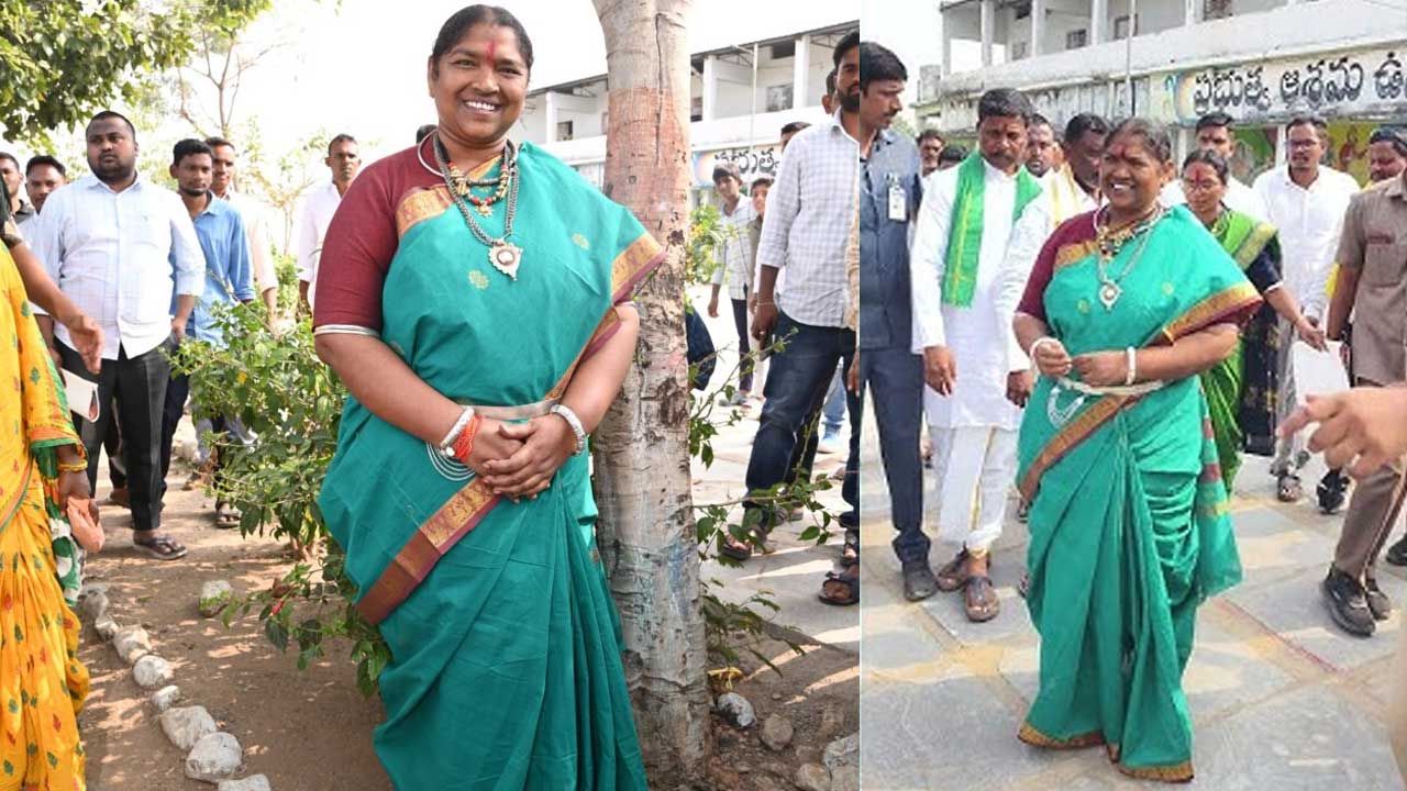 Minister Seethakka : గిరిజన సంప్రదాయ చీరకట్టుతో ఆకట్టుకున్న మంత్రి సీతక్క