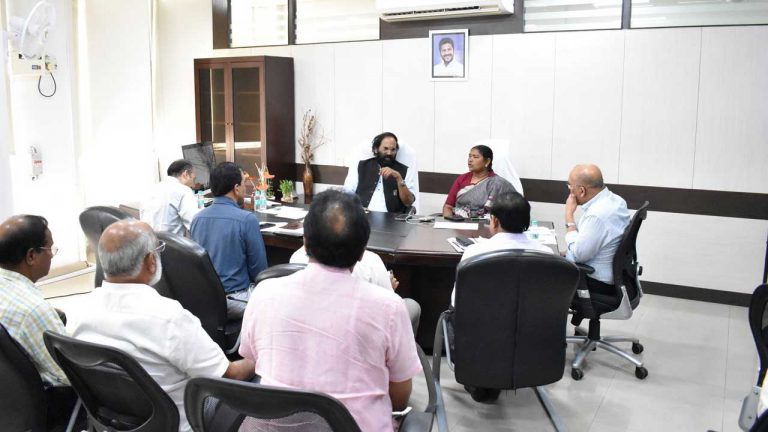 Minister Seethakka : ప్రతి మనిషికి 100 లీటర్ల నీరు.. ప్రతిరోజు అందించాల్సిందే