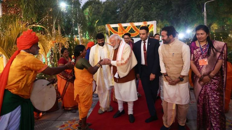 Delhi: ఢిల్లీలో అంబరాన్నంటిన సంక్రాంతి సంబరాలు.. ప్రముఖుల సందడి