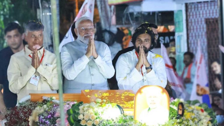 PM Modi Vizag Tour: విశాఖలో ప్రధాని మోడీ పర్యటన.. ప్రత్యేక ఆకర్షణగా రోడ్డు షో..