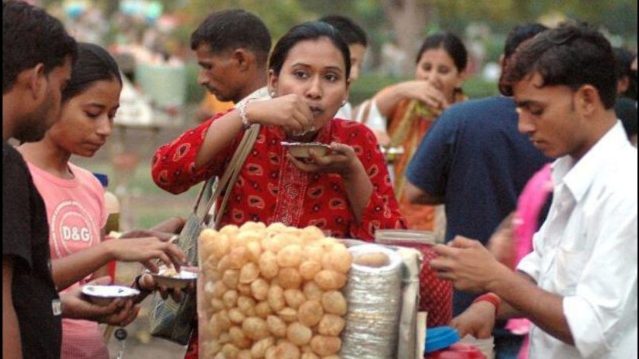 Pani Puri: పానీపూరి తింటే అనారోగ్య సమస్యలే కాకుండా లాభాలున్నాయని తెలుసా?
