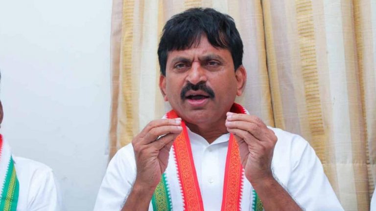 Ponguleti Srinivas Reddy : పేమెంట్ టీమ్‌లను పంపి విద్యార్థులను కొందరు రెచ్చగొడుతున్నారు