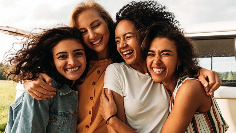 Relationship Tips : ఈ లక్షణాలు ఉన్న వారిని నమ్మకండి