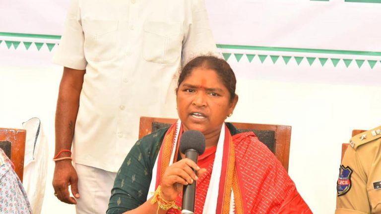 Minister Seethakka: 40 మంది ఆర్టీసీ కార్మికుల ఉసురు తీసింది మీరు కాదా?.. మంత్రి సీతక్క ఫైర్..