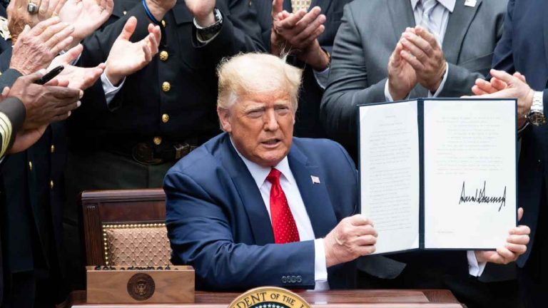 Donald Trump: ట్రంప్ అధ్యక్షుడైన తొలి రోజే.. టాప్-10 కీలక ఆదేశాలు..