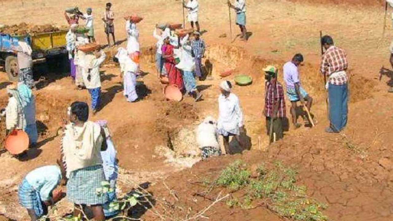 Telangana: ఉపాధి హామీ వర్కర్లకు శుభవార్త.. రూ.300 కోట్లు విడుదల చేసిన సర్కార్