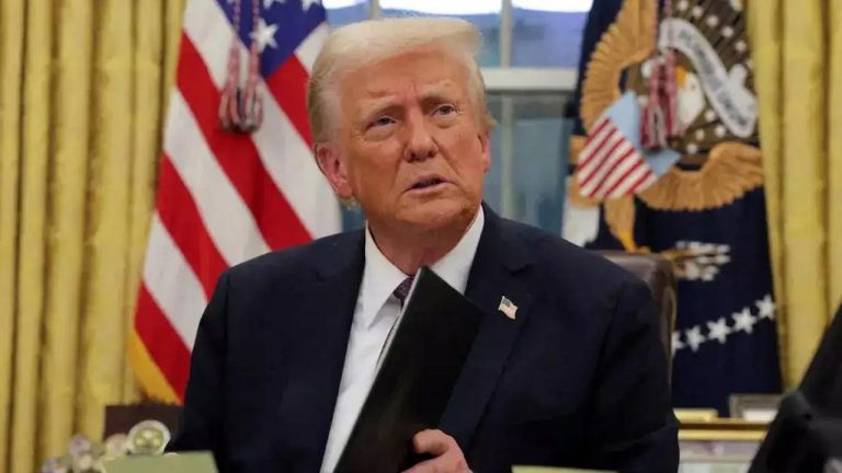 Birthright Citizenship Order: ట్రంప్⁭కి షాక్.. జన్మతః పౌరసత్వ రద్దు ఆదేశాల నిలిపివేసిన ఫెడరల్‌ కోర్టు