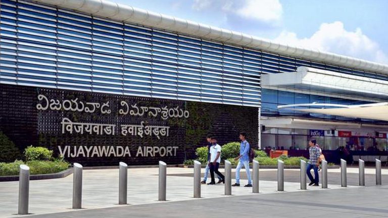 Airport Rush : ఆంధ్రప్రదేశ్ విమానాశ్రయాల్లో ప్రయాణికుల రద్దీ..