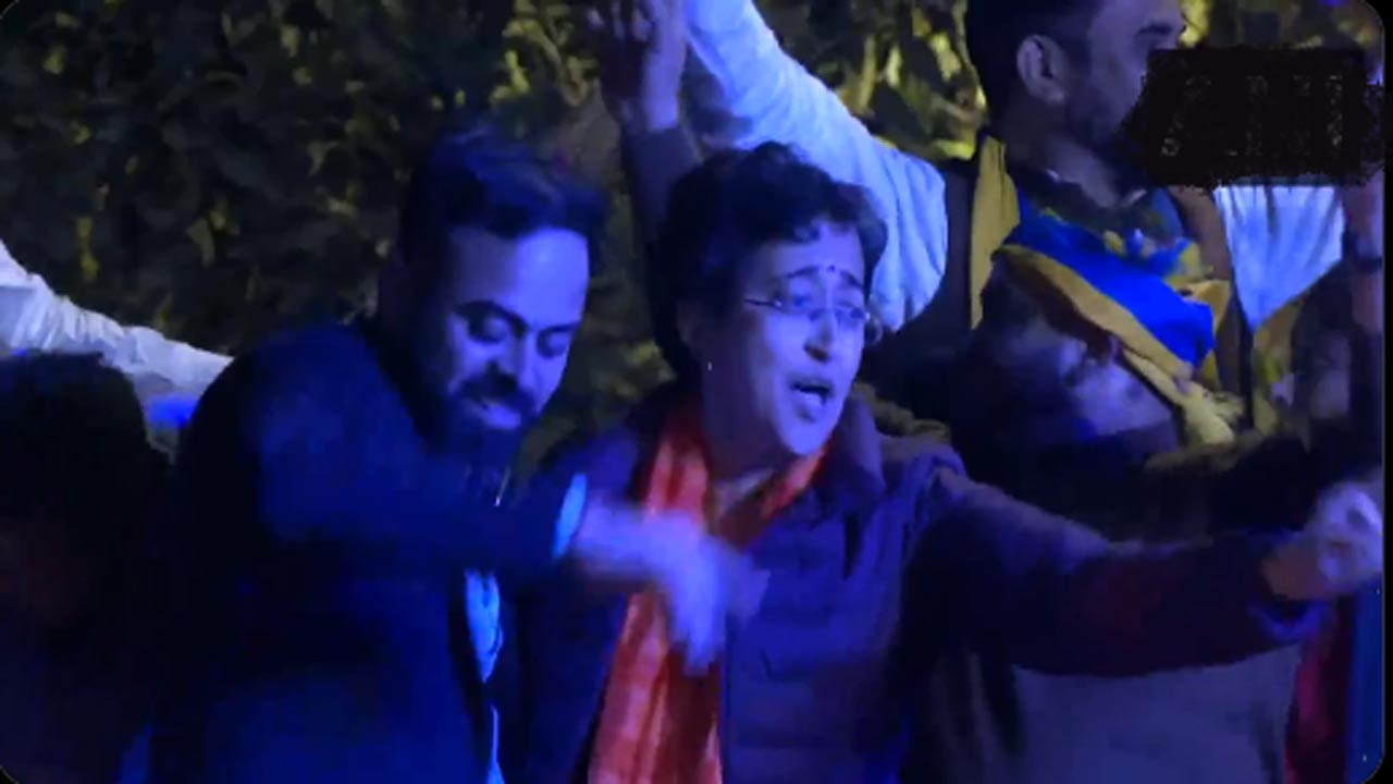 Delhi Election Results: విజయోత్సవ సంబరాల్లో డ్యాన్స్ చేసిన ముఖ్యమంత్రి