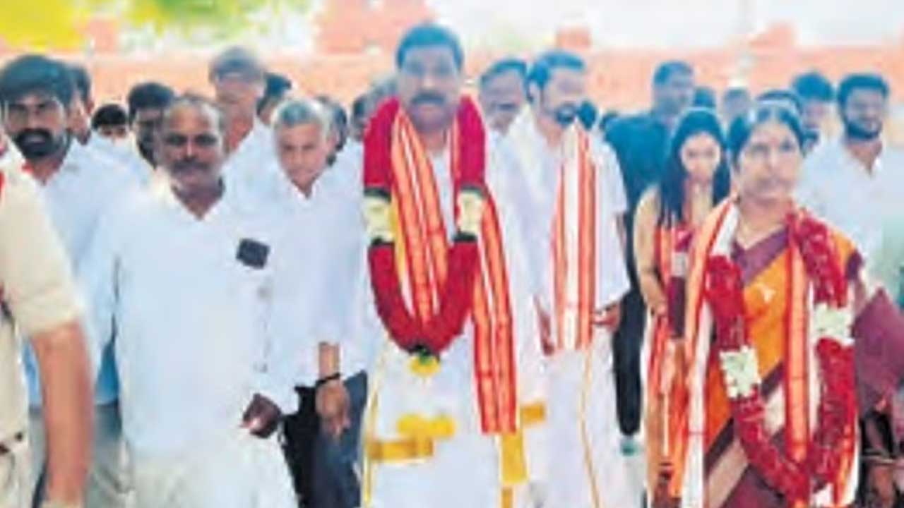 Minister BC Janardhan Reddy: యాగంటికి భక్తుల తాకిడి.. మంత్రి బీసీ జనార్దన్ రెడ్డి ప్రత్యేక పూజలు..