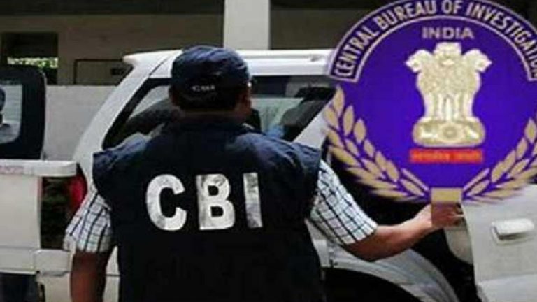 CBI Raids: మద్యం కుంభకోణం కేసు.. మాజీ సీఎం ఇంట్లో సీబీఐ సోదాలు..