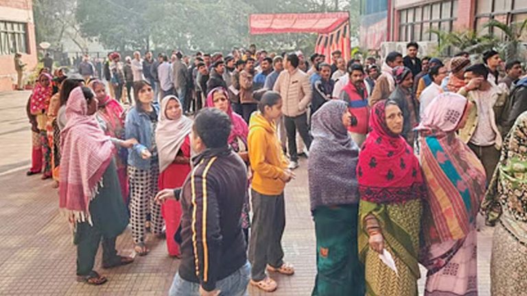 Delhi Assembly elections 2025: ఢిల్లీలో ఉదయం 9గంటల వరకు పోలింగ్ శాతం ఎంతంటే..?