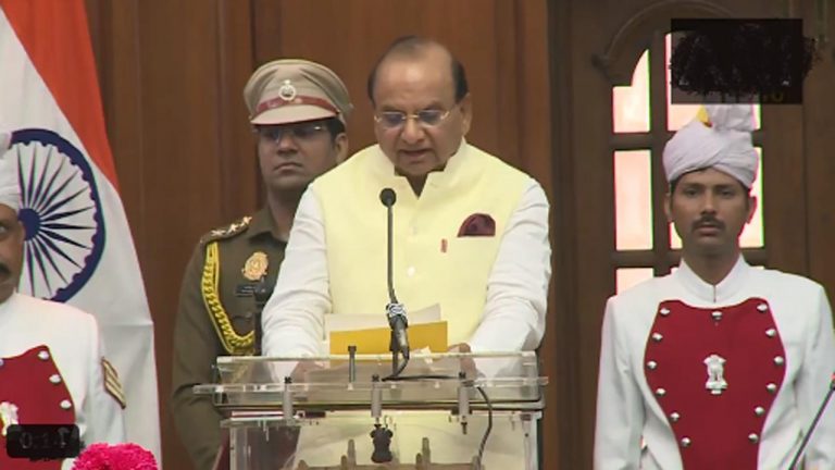 Delhi Assembly: అసెంబ్లీలో రగడ.. అతిషి సహా ఆప్ ఎమ్మెల్యేల సస్పెన్షన్