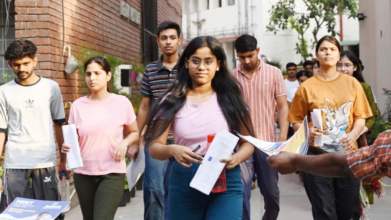 Entrance Exams: ప్రవేశ పరీక్షలు రాసే విద్యార్థులకు బిగ్ షాక్.. మరో కొత్త రూల్‌.. ఇకపై 15 నిమిషాల ముందే..