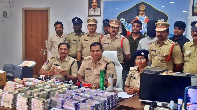 Fake Currency Notes: రెచ్చిపోతున్న ఫేక్ కరెన్సీ ముఠాలు.. చైనా నుంచి పేపర్‌ దిగుమతి..!
