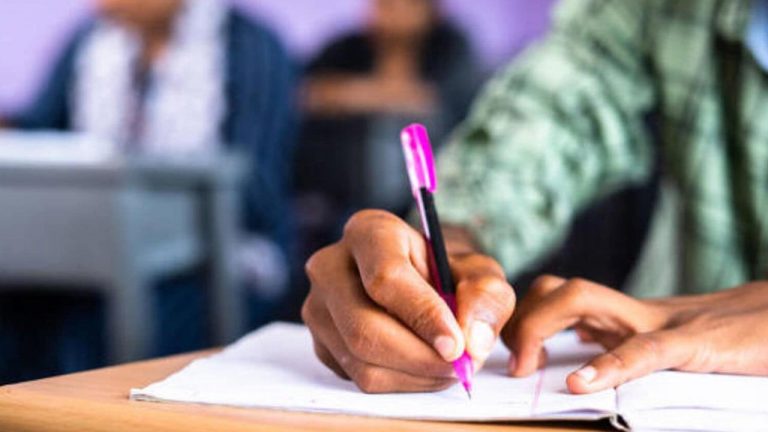 Group 2 Mains: ప్రశాంతంగా ముగిసిన గ్రూప్ 2  మెయిన్స్ పరీక్షలు..  92 శాతం హాజరు