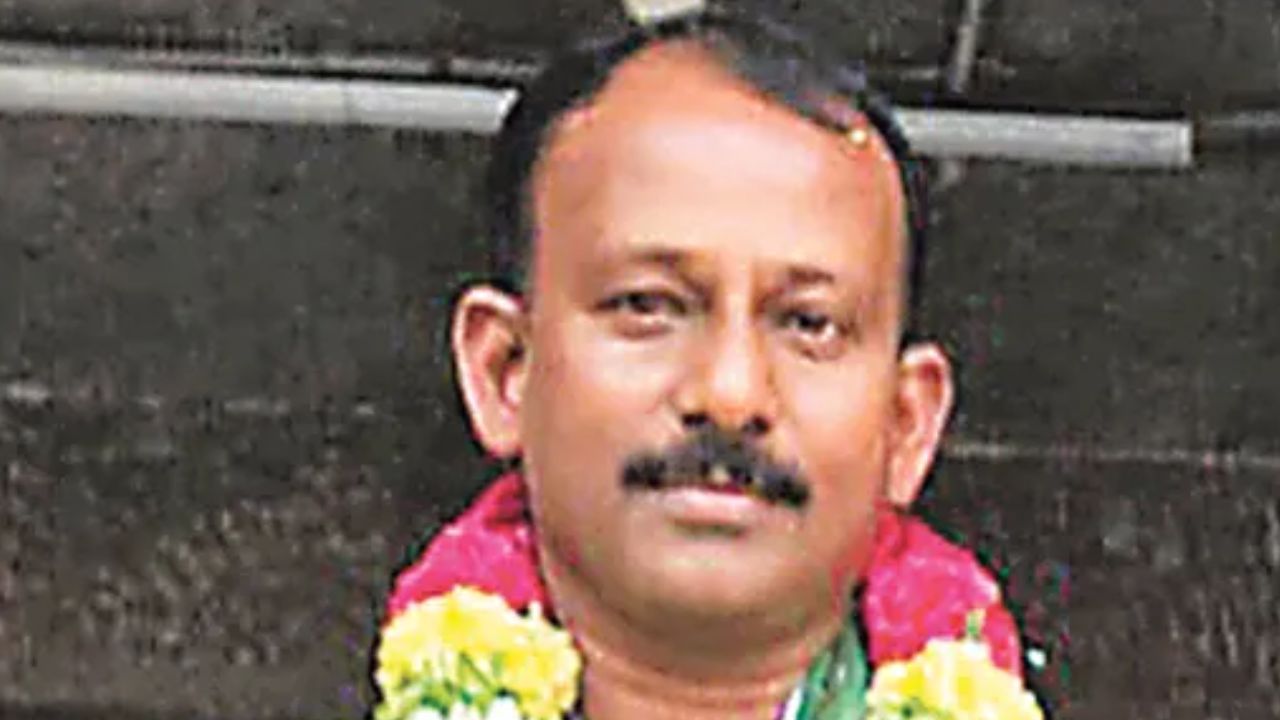 Guntur Crime News: రోడ్డెక్కిన ప్రభుత్వ ఉద్యోగి అక్రమ సంబంధాల వ్యవహారం!