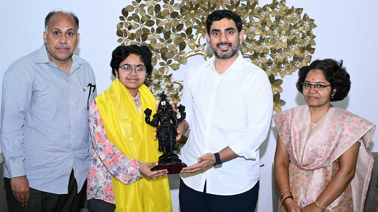 Minister Nara Lokesh: జేఈఈ టాపర్‌ను అభినందించిన మంత్రి లోకేష్.. కష్టానికి ప్రత్యామ్నాయం లేదు..