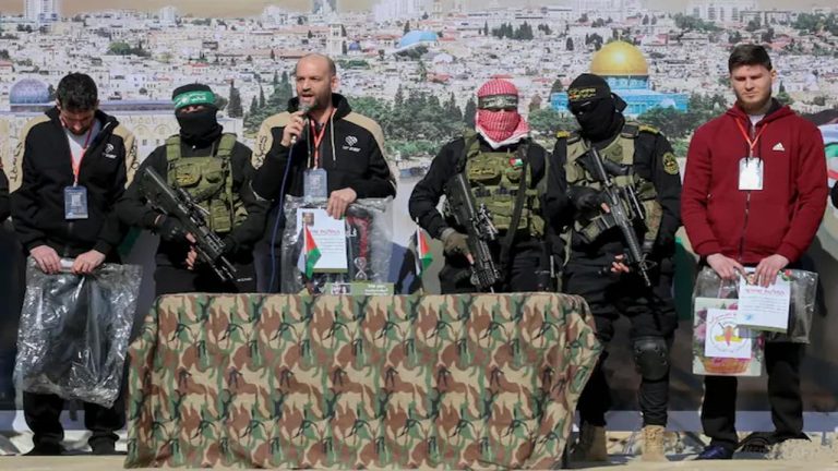 Hamas: ముగ్గురు ఇజ్రాయెల్ బందీల విడుదల.. ట్రంప్ హెచ్చరికలు పట్టించుకోని హమాస్